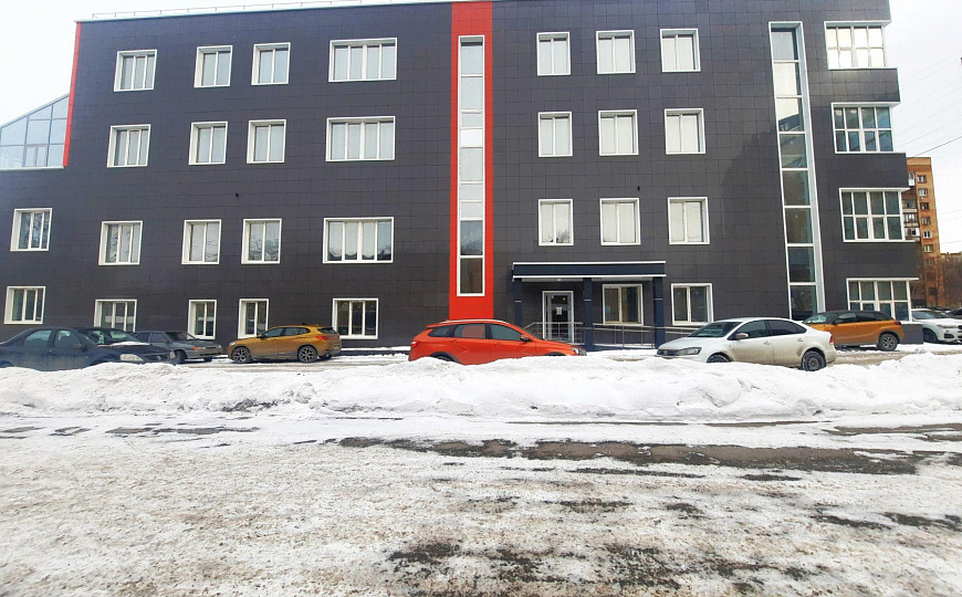 Отдельно стоящее здание с парковкой, 2 400 м² фото