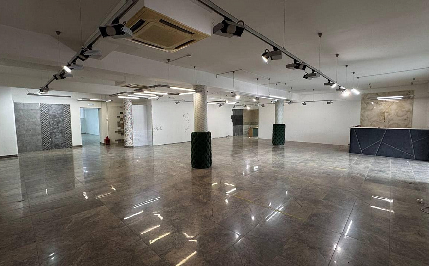 Помещение 368м2 на первой линии фото