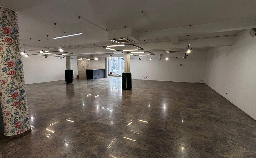 Помещение 368м2 на первой линии фото