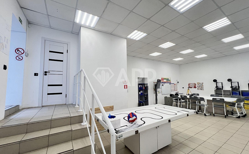 Помещение под бизнес с ремонтом и двориком, 68 м² фото