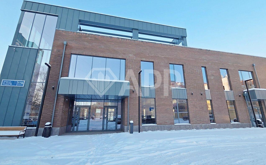 Здание 1136,7м² с парковкой фото
