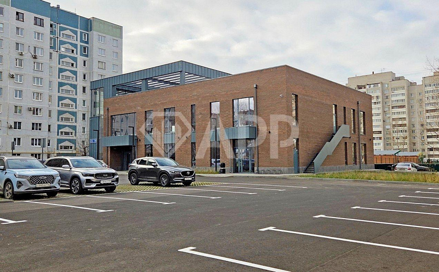 Здание 1136,7м² с парковкой фото