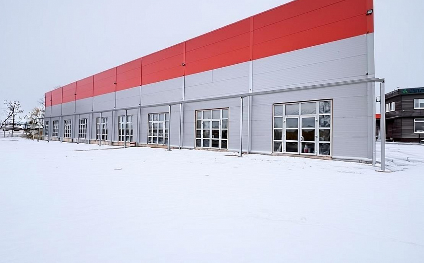 Теплый склад на первой линии. фото