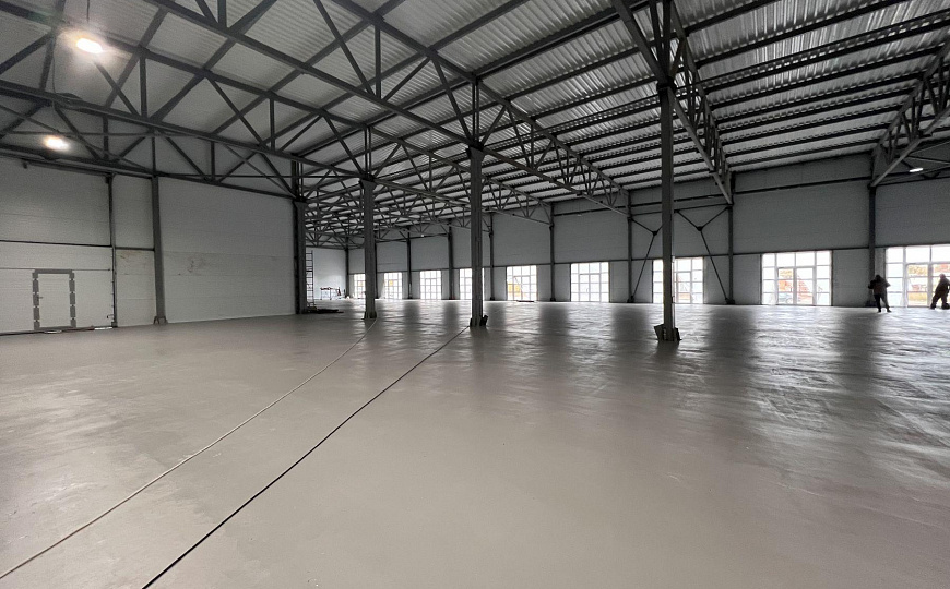 Теплый склад на первой линии. фото