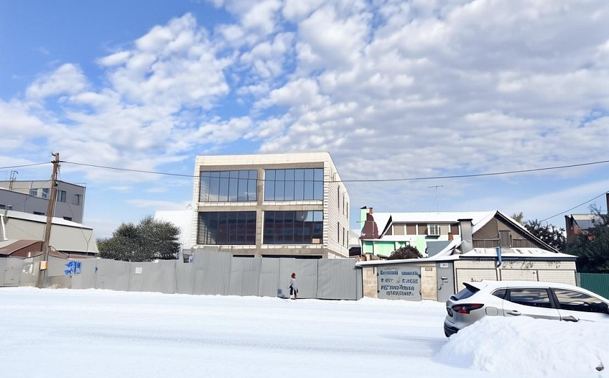 Здание 750м2 на первой линии с пешеходным трафиком фото