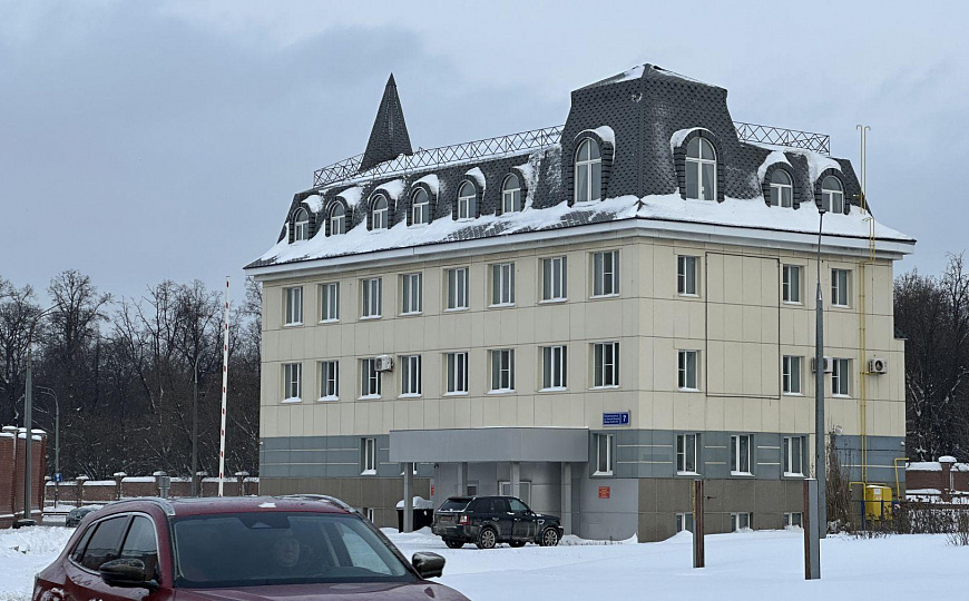 Продаю отдельно стоящее здание 1199.4м² с земельным участком в центре города  фото