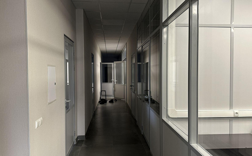 Продаю отдельно стоящее здание 1199.4м² с земельным участком в центре города  фото