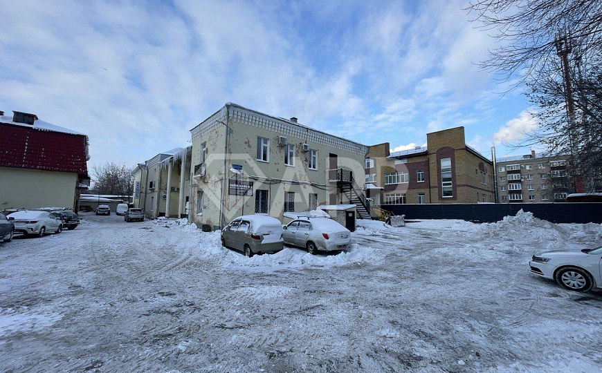 Помещение с окнами и качественным ремонтом. фото