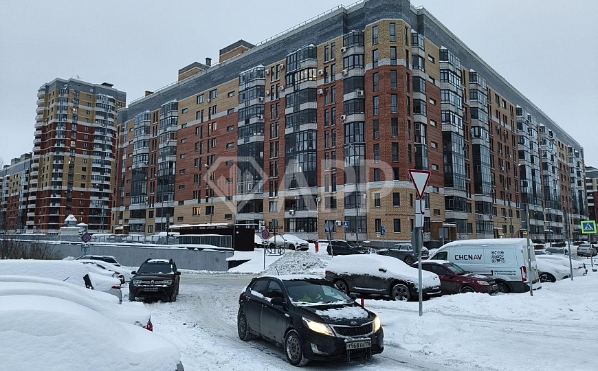 Сдам кладовку в ЖК МЧС с прямом выходом со двора фото