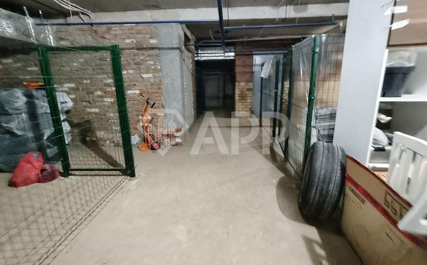 Сдам кладовку в ЖК МЧС с прямом выходом со двора фото