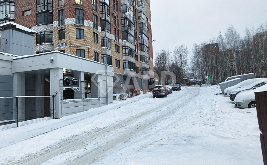Сдам кладовку в ЖК МЧС с прямом выходом со двора фото