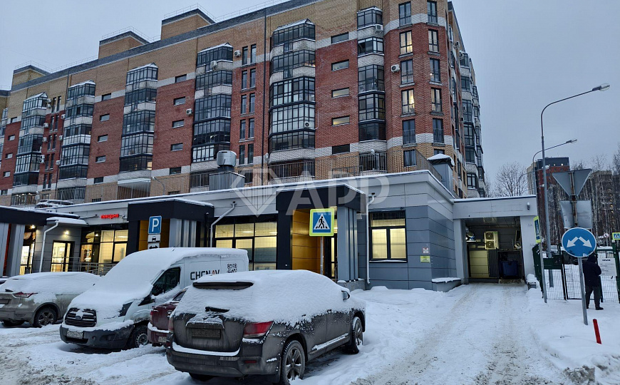 Сдам кладовку в ЖК МЧС с прямом выходом со двора фото