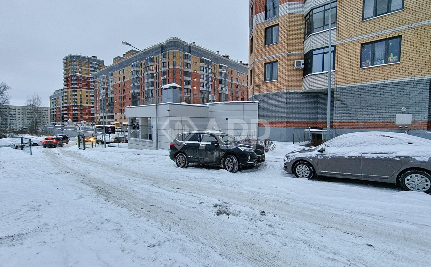 Сдам кладовку в ЖК МЧС с прямом выходом со двора фото