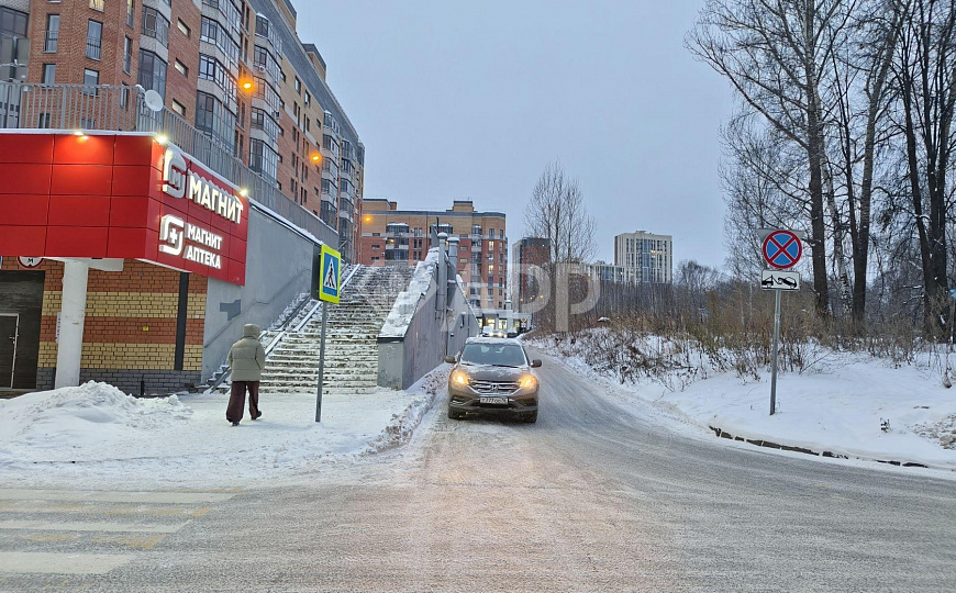 Сдам кладовку в ЖК МЧС с прямом выходом со двора фото