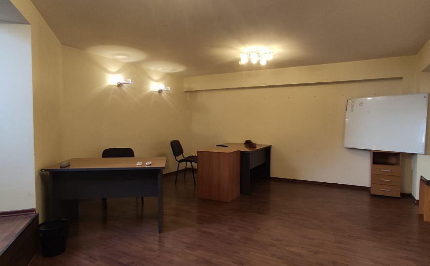 Офис на проспекте с парковкой, 84 м2 фото
