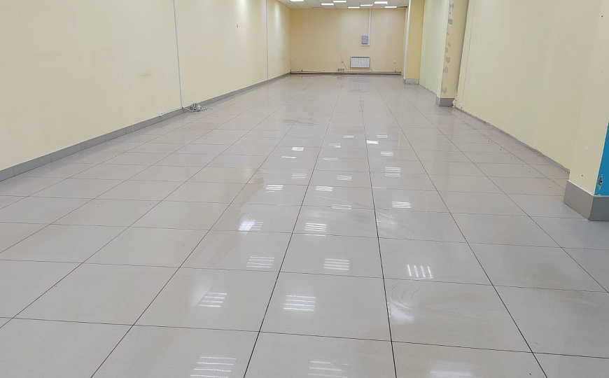 Торговое помещение 156 и 43 м² в ТЦ Новая Легенда в Чапаевске  фото