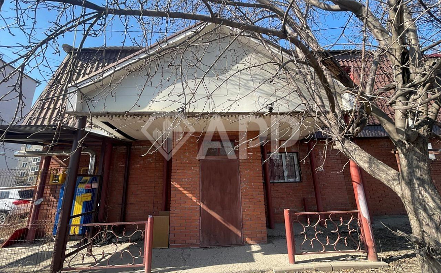 Продам здание с прилегающим земельным участком. фото