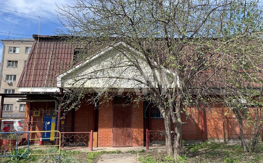 Продам здание с прилегающим земельным участком. фото