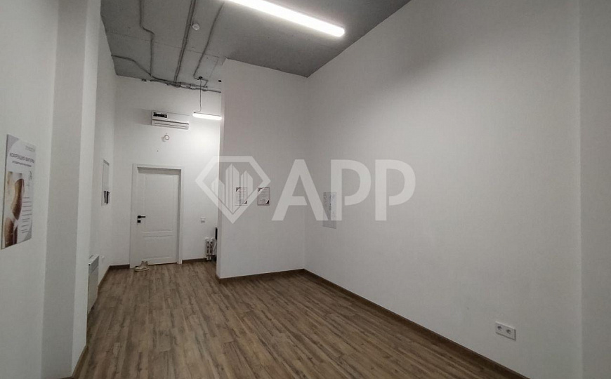 Помещение свободного назначения, 23 м2, с окном и мокрой точкой  фото