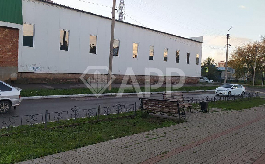 Продается трёхэтажное здание фото