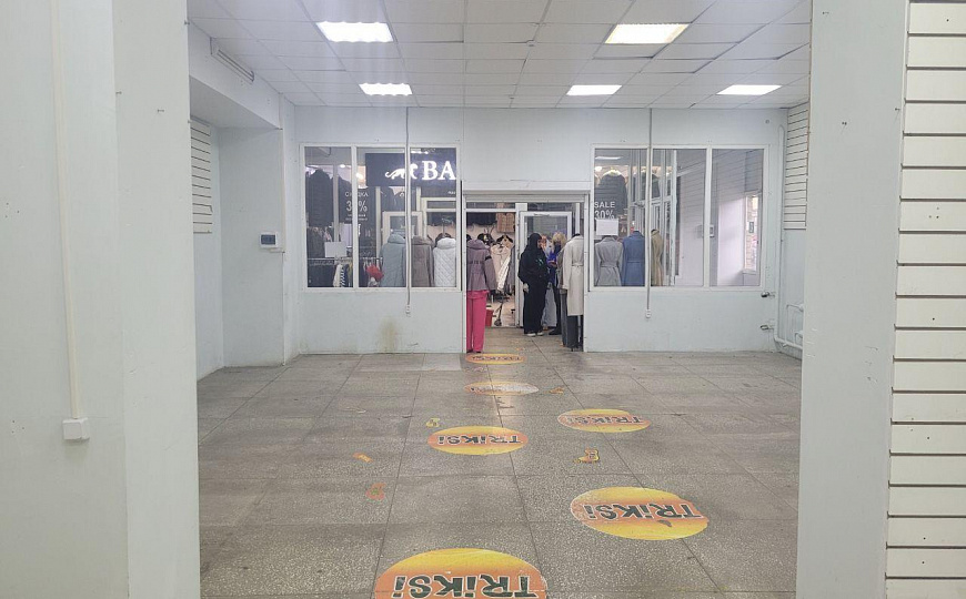 Торговая площадь 128 м2. фото