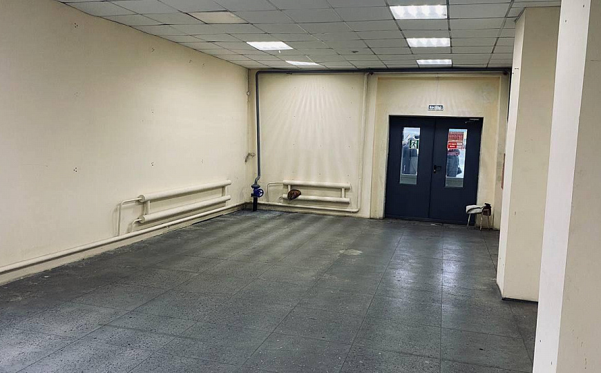 Торговая площадь 128 м2. фото