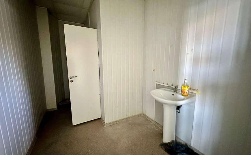 База 800 м2  с ж/д веткой на участке 1,1 га  фото