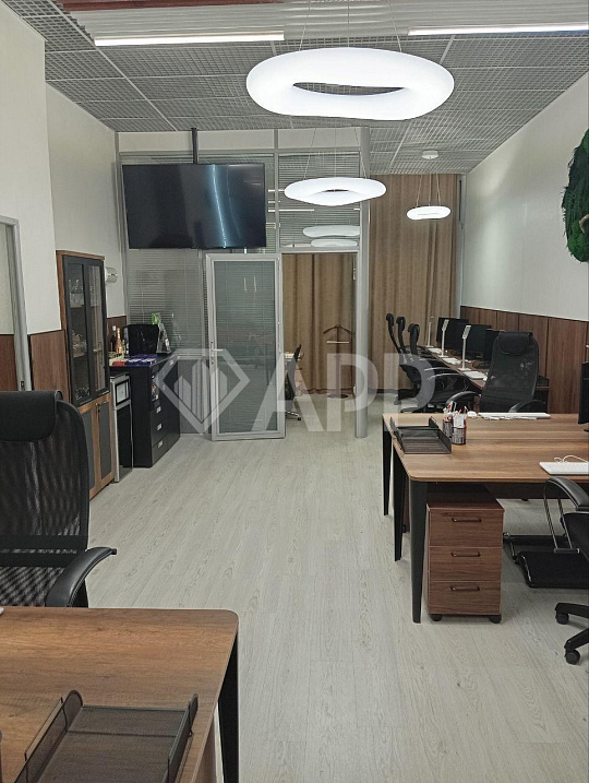 Укомплектованные офисы от 30м2 с парковкой  в центре фото