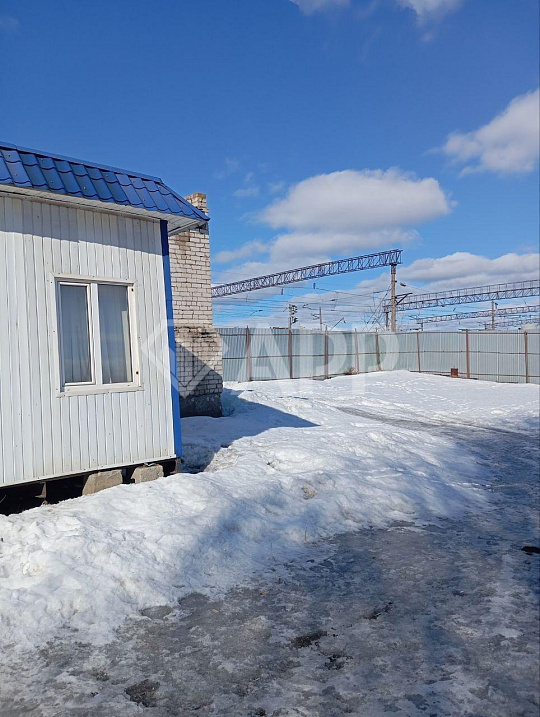 Продажа произв.-складского здания и  участка, ж/д ветка. фото