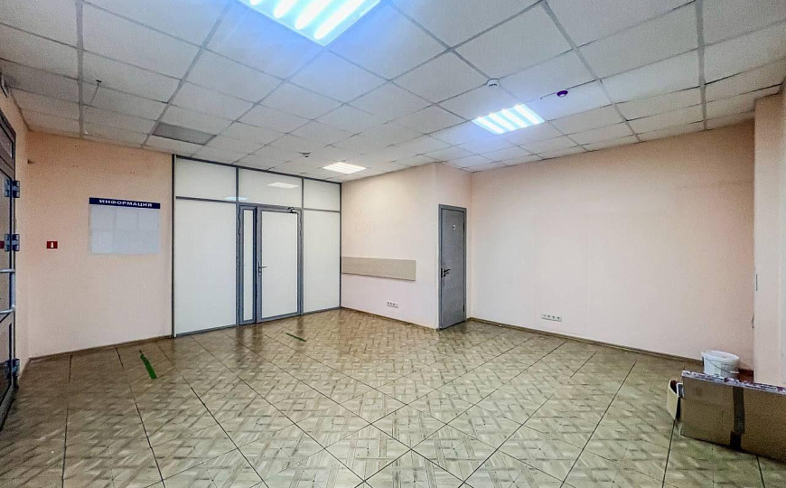 Коммерция от 64 м2 или 140 м2 в центре | 2 входа | Можно разделить фото