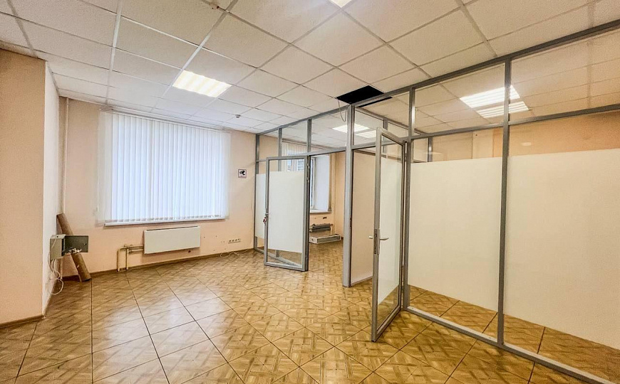 Коммерция от 64 м2 или 140 м2 в центре | 2 входа | Можно разделить фото