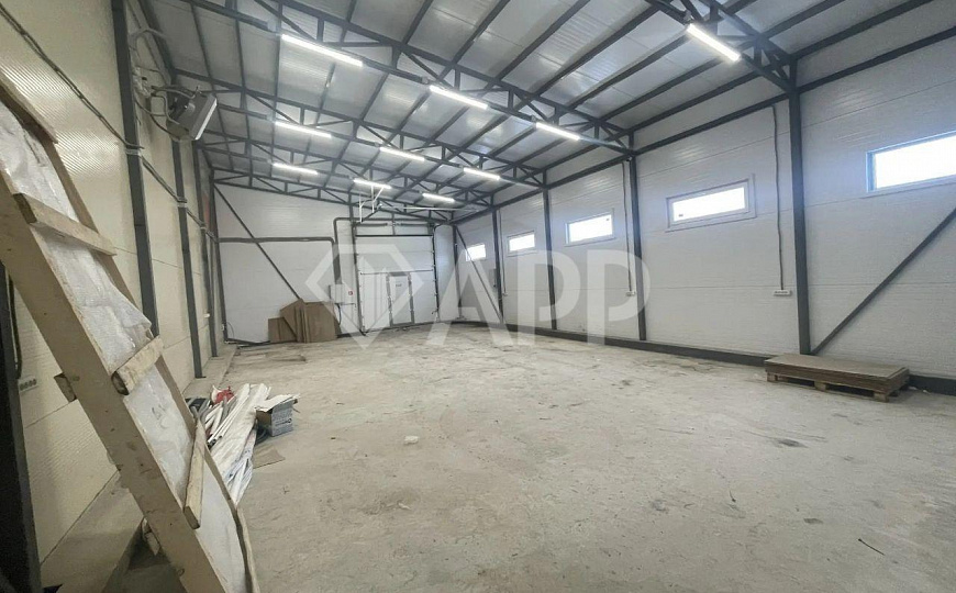 Тёплый склад вблизи города у трассы М-7. фото