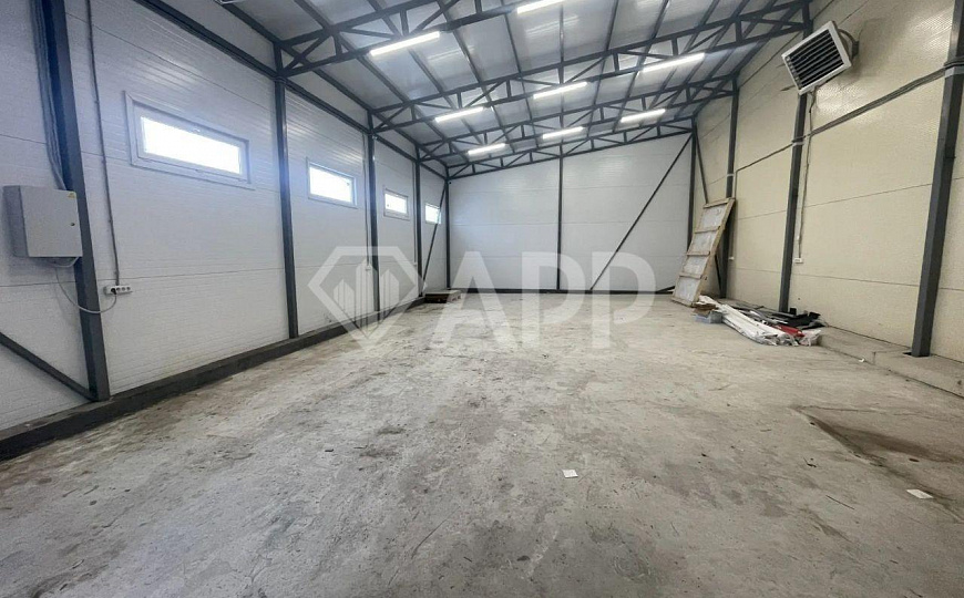 Тёплый склад вблизи города у трассы М-7. фото