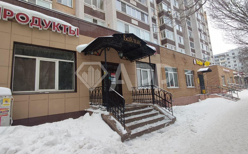 Помещение на 1 линии с очень высоким трафиком 171,7м² фото