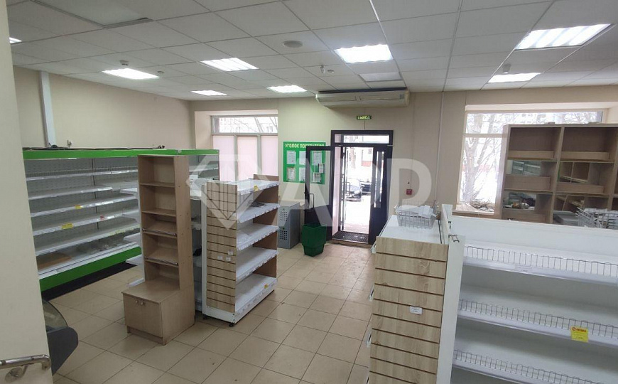 Помещение на 1 линии с очень высоким трафиком 171,7м² фото