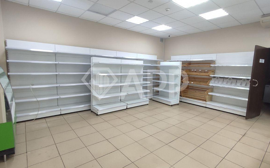 Помещение на 1 линии с очень высоким трафиком 171,7м² фото