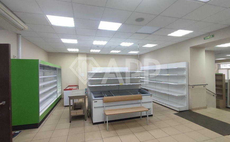 Помещение на 1 линии с очень высоким трафиком 171,7м² фото