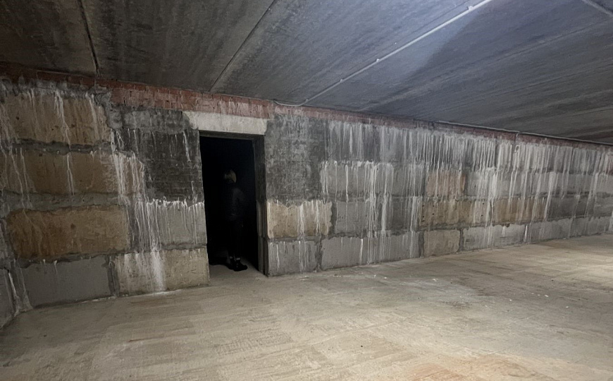 Цоколь в паркинге  2 500 м² фото