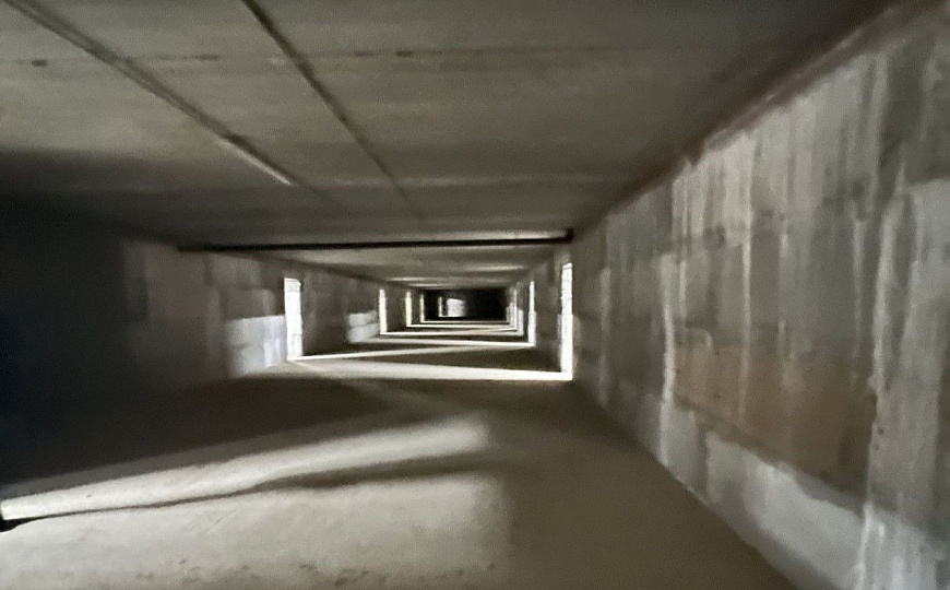 Цоколь в паркинге  2 500 м² фото