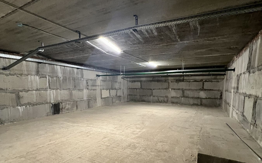 Цоколь в паркинге  2 500 м² фото