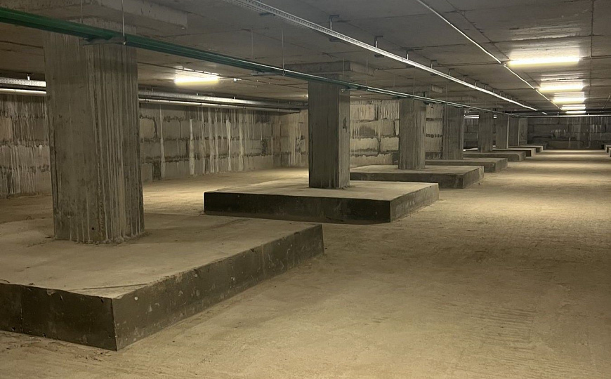 Цоколь в паркинге  2 500 м² фото
