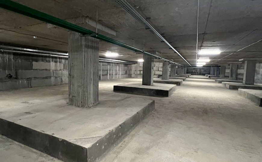 Цоколь в паркинге  2 500 м² фото