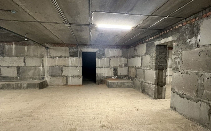 Цоколь в паркинге  2 500 м² фото