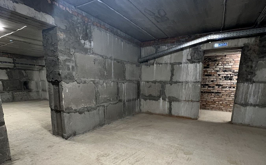 Цоколь в паркинге  2 500 м² фото