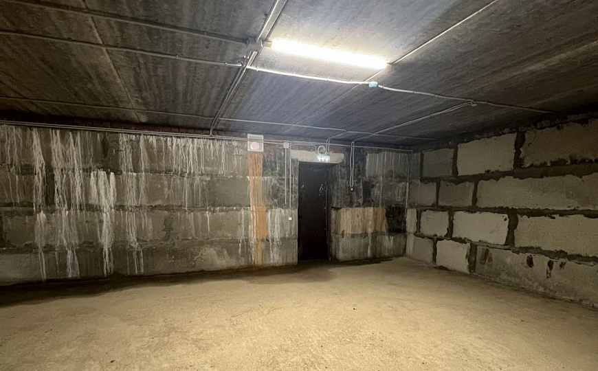 Цоколь в паркинге  2 500 м² фото