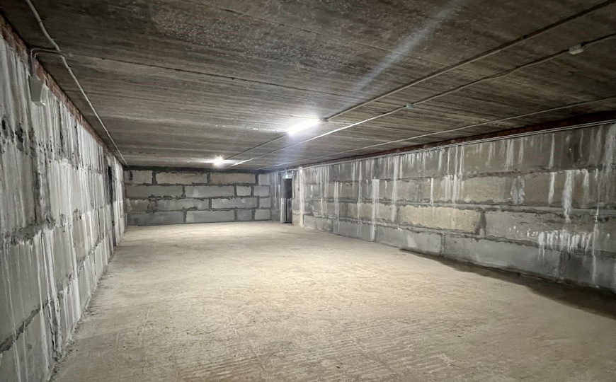 Цоколь в паркинге  2 500 м² фото