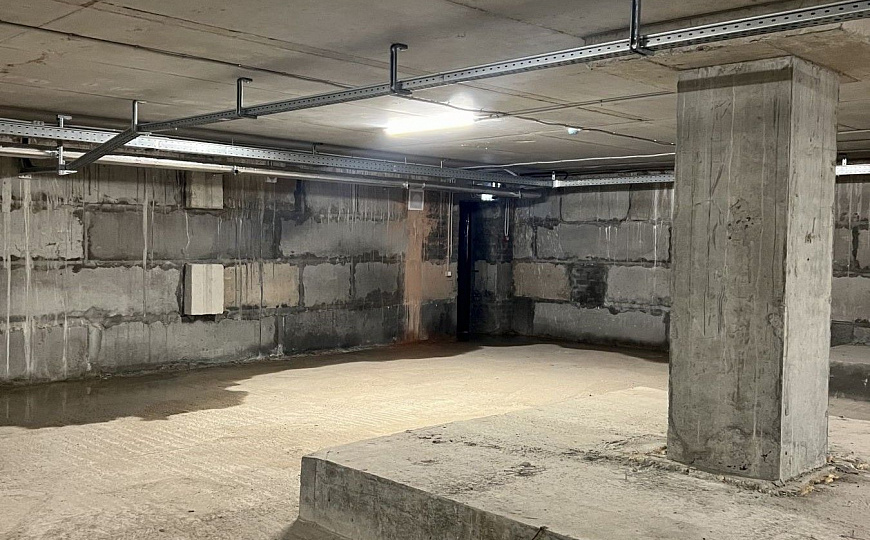 Цоколь в паркинге  2 500 м² фото