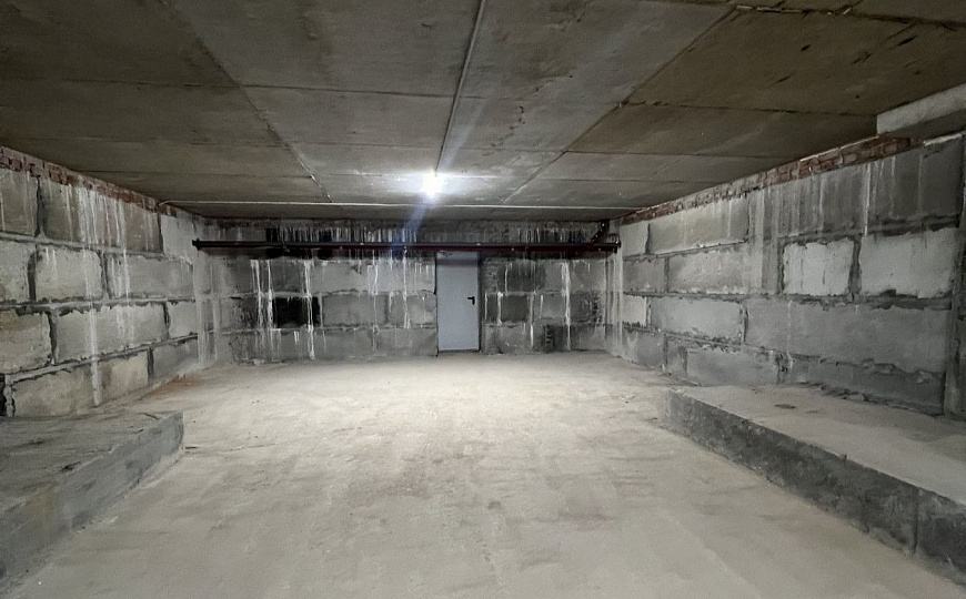 Цоколь в паркинге  2 500 м² фото