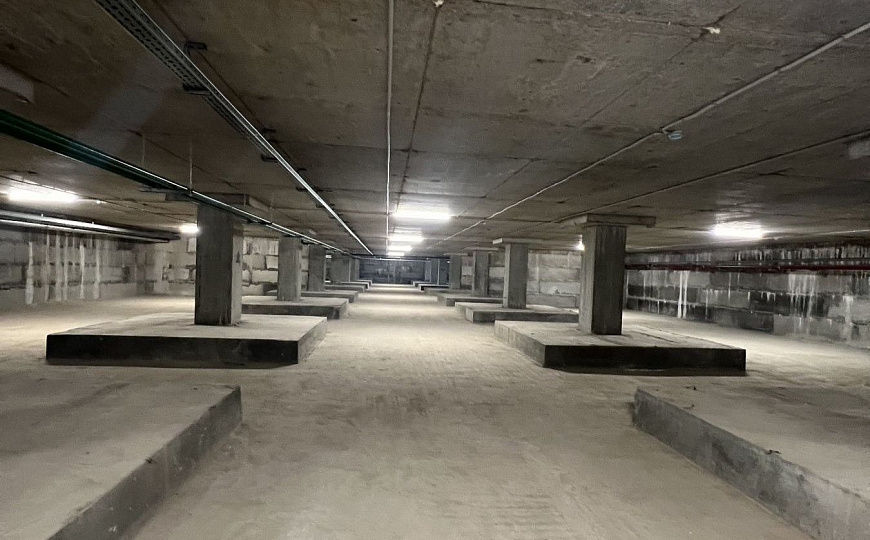 Цоколь в паркинге  2 500 м² фото