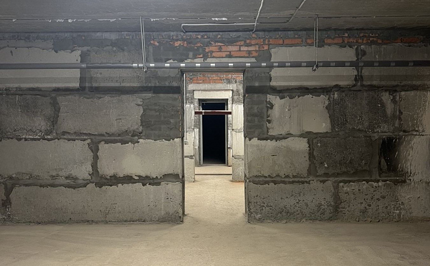 Цоколь в паркинге  2 500 м² фото